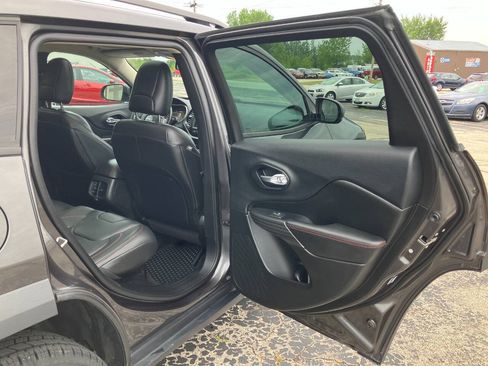 Used 2015 Jeep Cherokee Trailhawk w/ Leather Interior Group AWD/4WD image 15