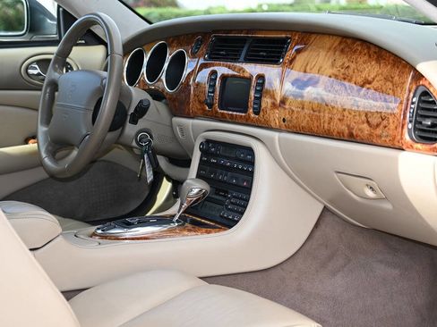 Used 2006 Jaguar XK8 XK8 2dr Convertible image 22