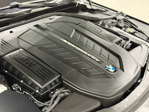 Used 2022 BMW M760i xDrive w/ Luxury Rear Seating Package AWD/4WD image 88