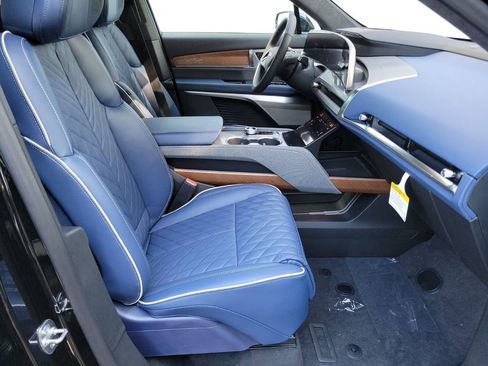 New 2026 Cadillac Vistiq Premium Luxury w/ LPO, Floor Liner Package AWD/4WD image 11