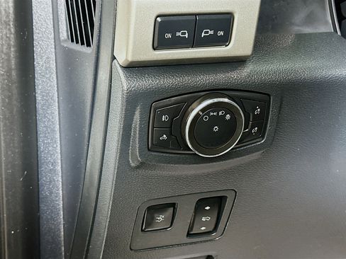 Used 2022 Ford F250 Lariat w/ Black Appearance Package image 10