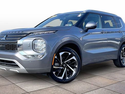 Used 2022 Mitsubishi Outlander SEL image 2