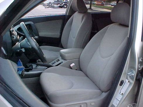 Used 2006 Toyota RAV4 Limited AWD/4WD image 38