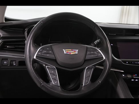 Used 2019 Cadillac XT5 Luxury w/ LPO, Black Ice Package AWD/4WD image 7