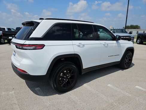 New 2026 Jeep Grand Cherokee Altitude RWD image 8