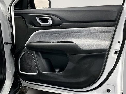 Used 2024 Jeep Compass Latitude image 27