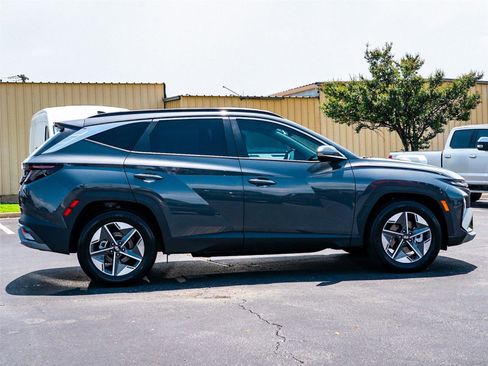 Used 2025 Hyundai Tucson SEL FWD image 3