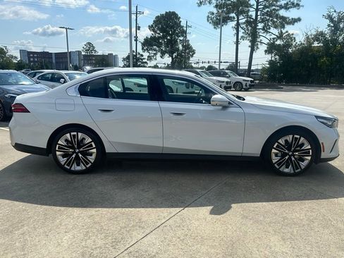 New 2026 BMW 530i w/ Premium Package image 4