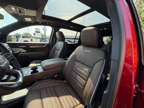 New 2026 GMC Acadia Denali Ultimate AWD/4WD image 11