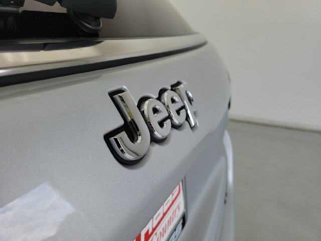 Used 2025 Jeep Compass Limited AWD/4WD image 9
