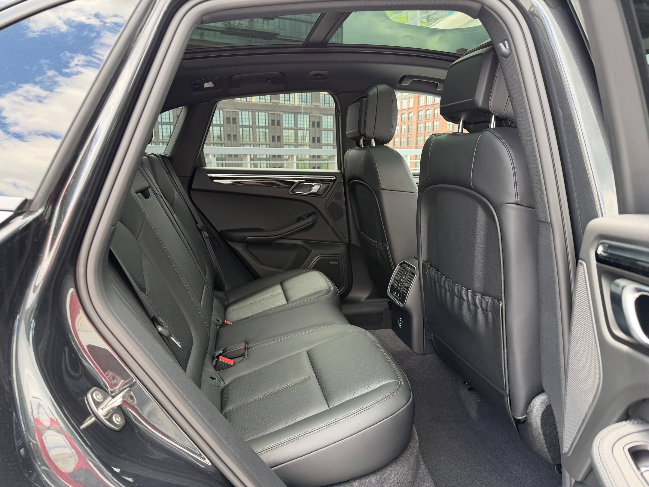 Certified 2026 Porsche Macan AWD/4WD image 20