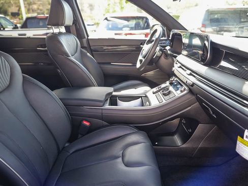 Certified 2025 Hyundai Palisade Calligraphy AWD/4WD image 17