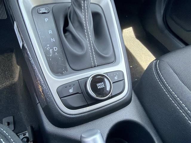 Used 2026 Hyundai Venue SEL FWD image 31