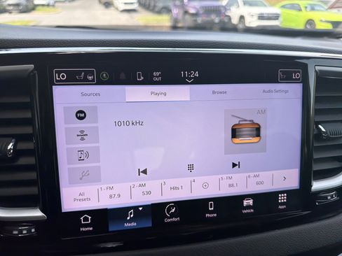 Used 2023 Chrysler Pacifica Touring-L FWD image 26