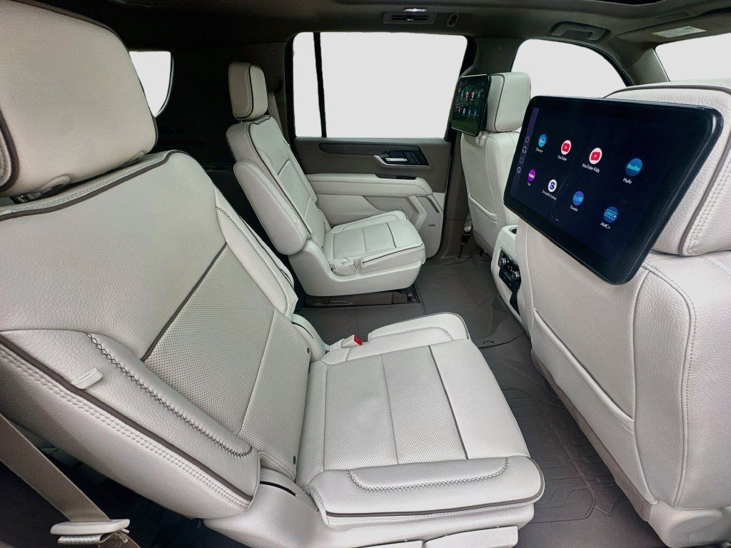 Used 2025 GMC Yukon XL Denali w/ Denali Reserve Package AWD/4WD image 30