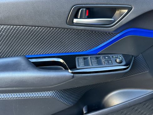 Used 2020 Toyota C-HR XLE image 11