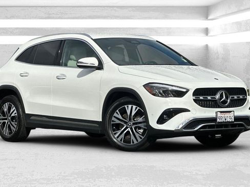 Certified 2025 Mercedes-Benz GLA 250 4MATIC image 2