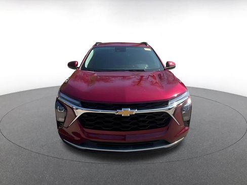 Used 2025 Chevrolet Trax LT FWD image 4