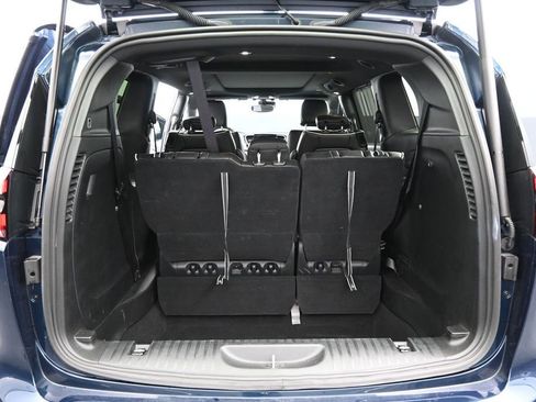 Used 2025 Chrysler Pacifica Limited FWD image 26