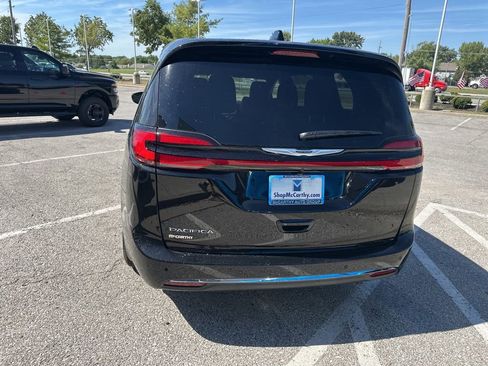 New 2026 Chrysler Pacifica Select image 26