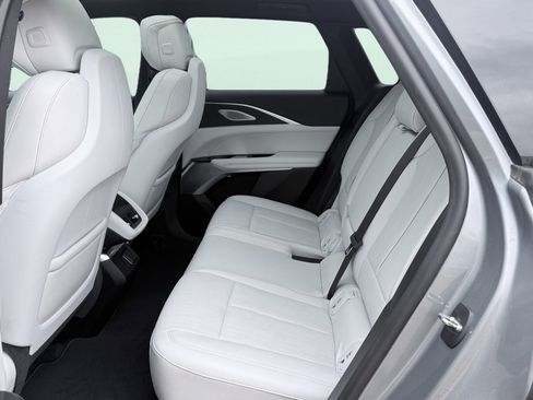 Used 2024 Cadillac Lyriq Luxury image 32