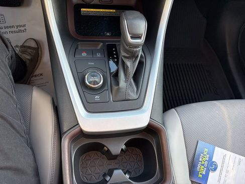 Used 2021 Toyota RAV4 Limited image 24