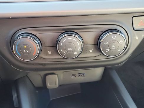 Certified 2024 Chevrolet Trax LS w/ LS Convenience Package FWD image 28