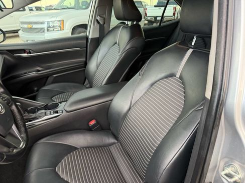 Used 2020 Toyota Camry SE FWD image 31