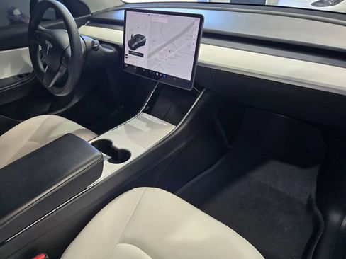 Used 2021 Tesla Model Y Long Range image 5