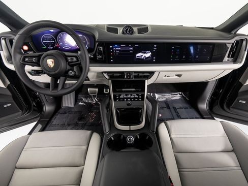 New 2025 Porsche Cayenne S image 19