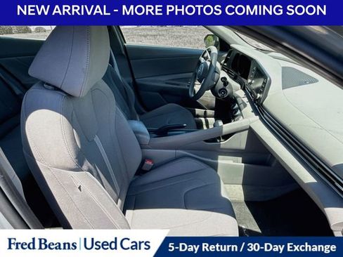 Used 2021 Hyundai Elantra SE FWD image 8