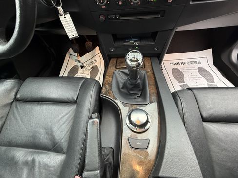 Used 2004 BMW 545i 545iA 4dr Sdn 6-Spd Auto image 22
