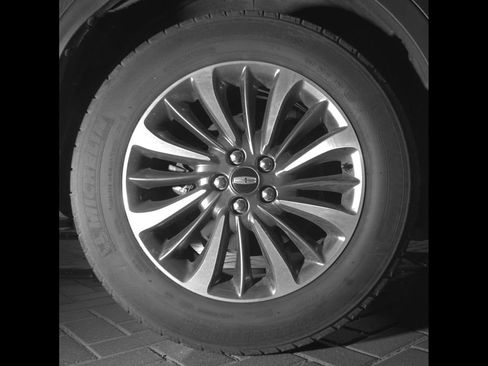 Used 2023 Lincoln Nautilus FWD w/ Premium Package image 12