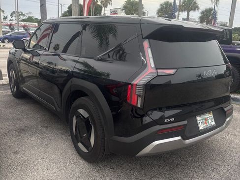 Used 2026 Kia EV9 Light RWD image 6