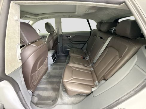 Used 2019 Audi Q8 Prestige w/ Luxury Package image 20