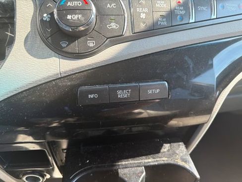 Used 2014 Toyota Sienna LE FWD image 19