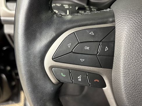 Used 2020 Jeep Grand Cherokee Altitude AWD/4WD image 18
