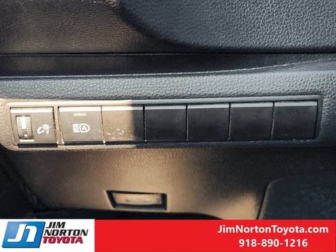 Used 2025 Toyota Corolla LE FWD image 22