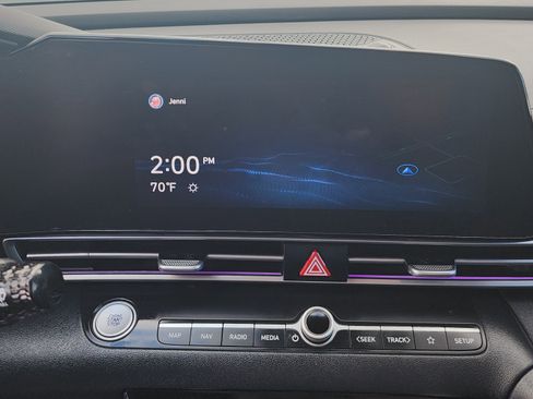 Used 2021 Hyundai Elantra Limited image 12