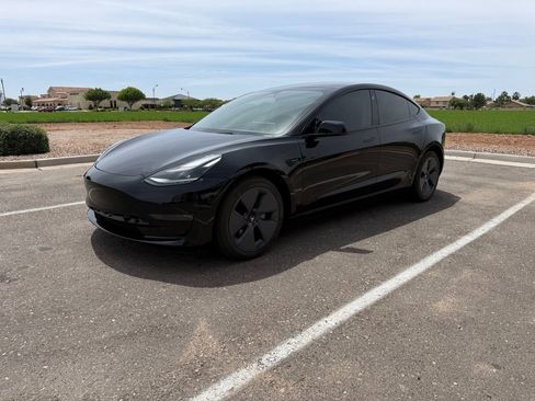 Used 2023 Tesla Model 3 Standard Range image 5