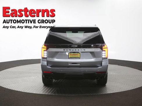 Used 2025 Chevrolet Suburban Z71 image 40