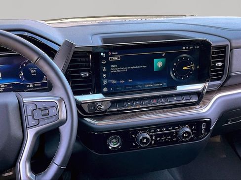 Used 2024 Chevrolet Silverado 1500 LT image 9