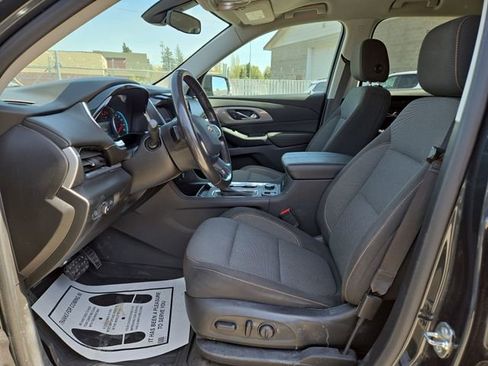 Used 2020 Chevrolet Traverse LT w/ Driver Confidence II Package AWD/4WD image 2
