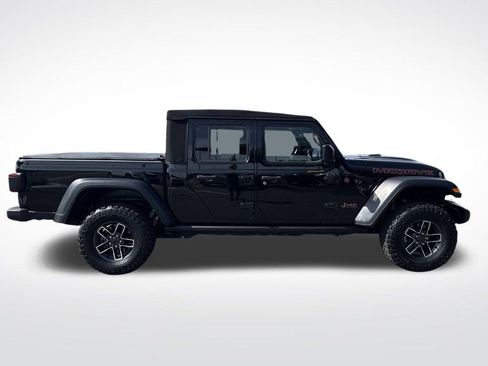 Used 2024 Jeep Gladiator Mojave w/ Technology Group AWD/4WD image 8