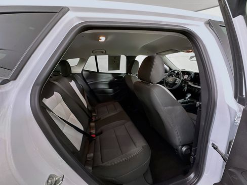 Used 2025 Chevrolet Trax LS image 29