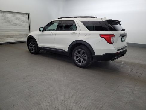 Used 2021 Ford Explorer XLT w/ Equipment Group 202A AWD/4WD image 3