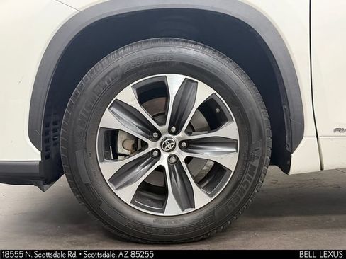 Used 2020 Toyota Highlander XLE FWD image 10