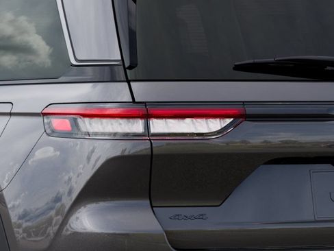 New 2026 Jeep Grand Cherokee Altitude AWD/4WD image 9