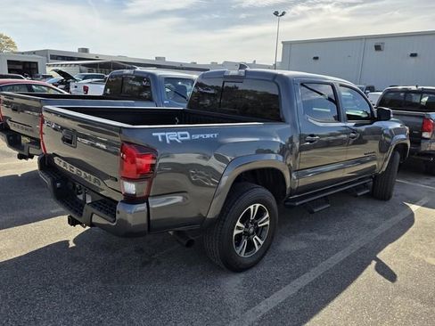 Used 2018 Toyota Tacoma TRD Sport w/ Technology Package image 2