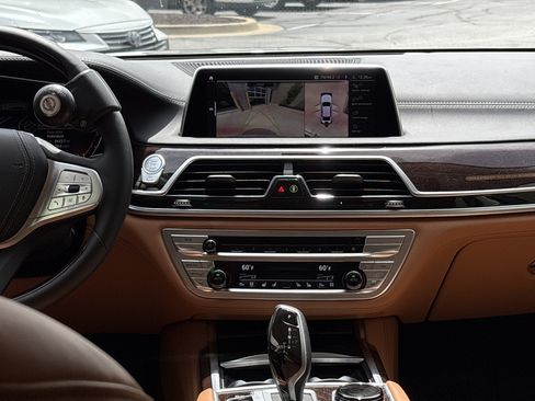 Used 2022 BMW 750i xDrive w/ Luxury Rear Seating Package AWD/4WD image 30